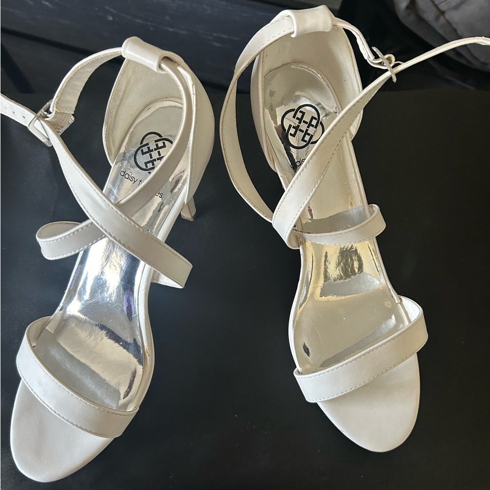 Heels Cream High Heel Strappy heels Daisy  Fuentes Size 11 M